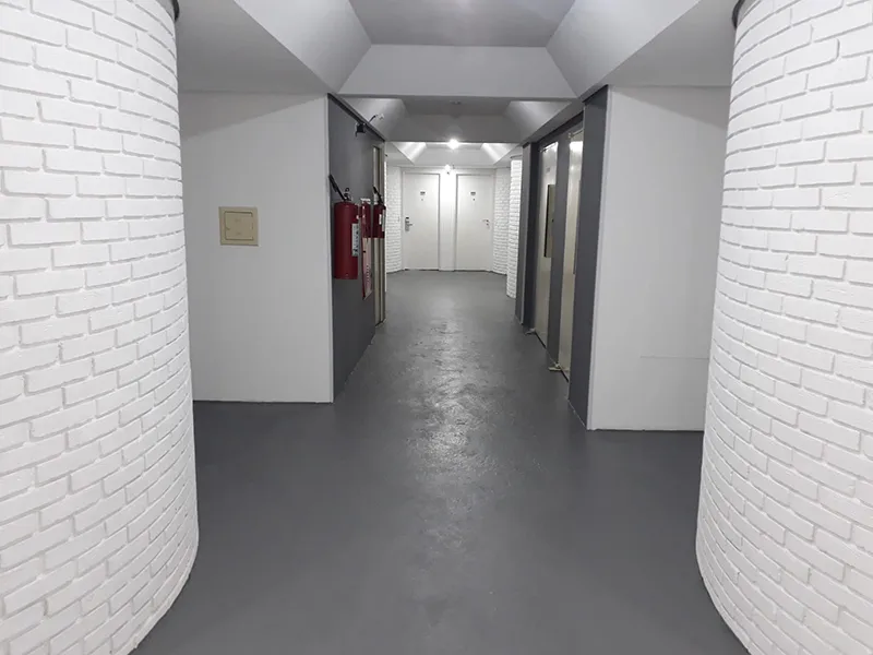Corredor dos apartamentos