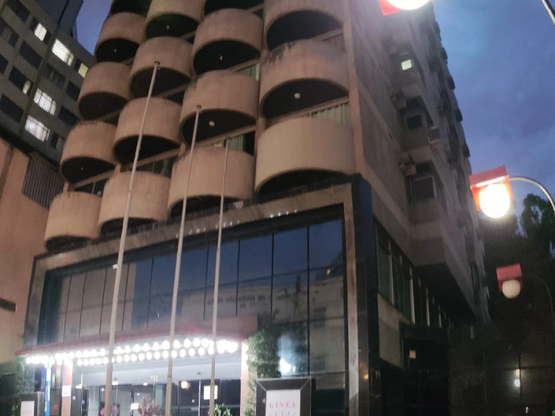 Fachada do Edifício Ginza, onde fica a Acomodações RG